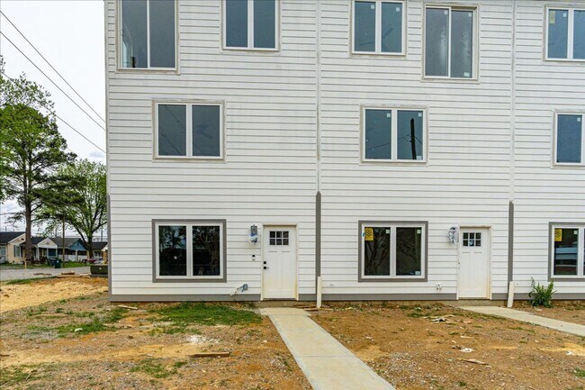 Foto del edificio - 2519 E 12th St