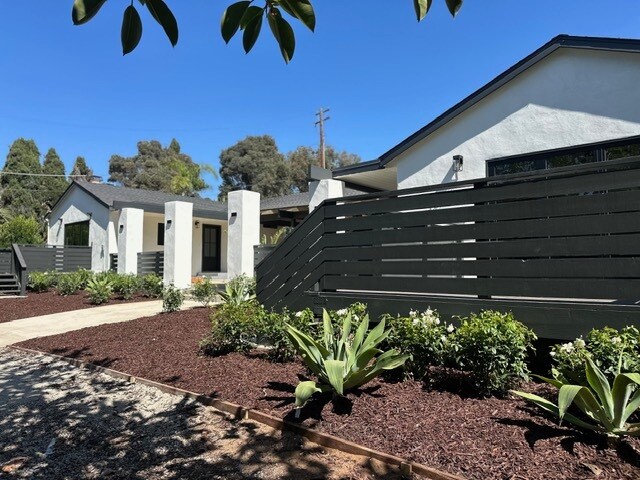 Foto del edificio - 1482 Avocado Rd