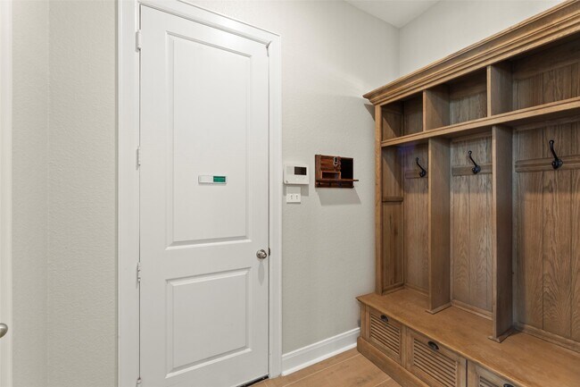 Foto del edificio - 24403 Blairburry Dr