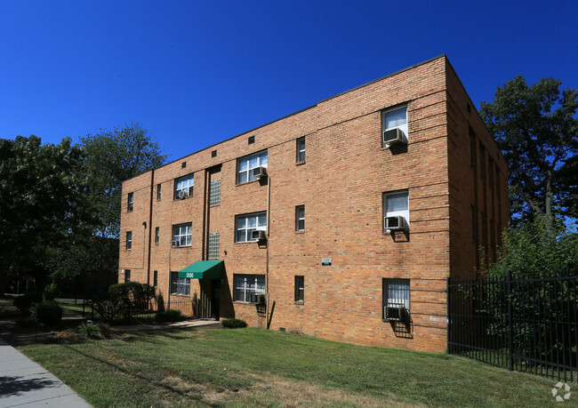 Meadow Green Court Apartments