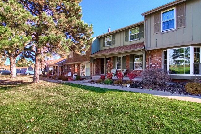 Building Photo - 3 br, 2.5 bath Townhome - 9002 East Amhers...