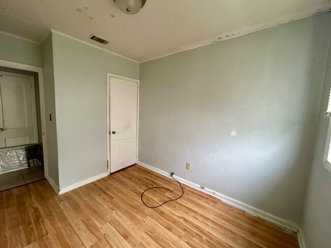 Building Photo - 903 Googe St