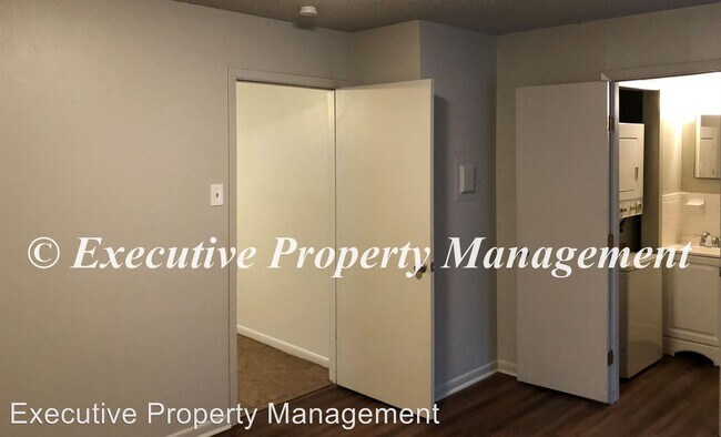 Foto del edificio - 914-916 J R Ct