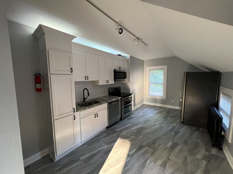 529 June St Unit 2R, Fall River, MA 02720 Condo for Rent in Fall