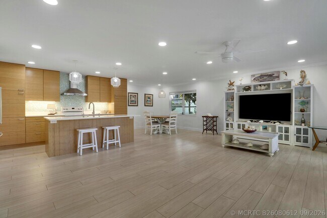 Building Photo - 232 Seabreeze Cir