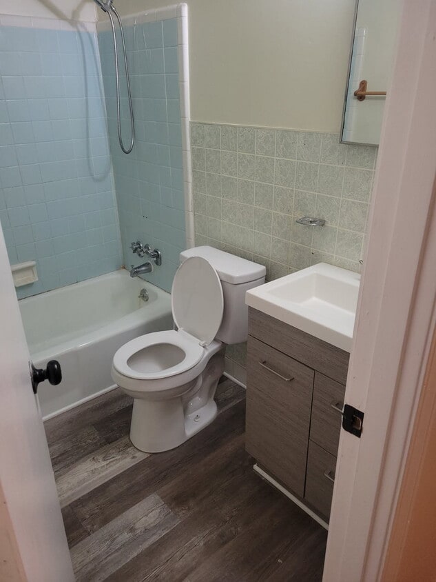 Building Photo - 7234 Commodore Rd