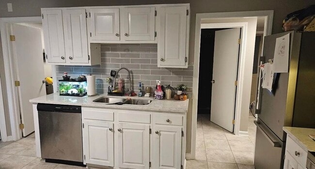 Building Photo - 520 Beech, 1L