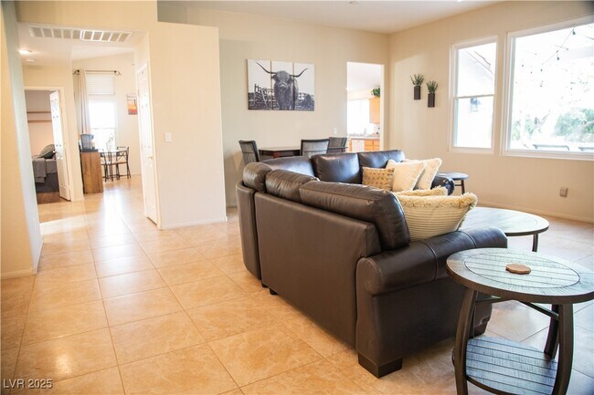 Foto del edificio - 7410 Deer Springs Way