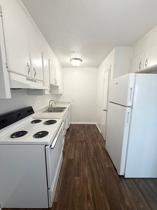 Primary Photo - Hunting Ridge Apartments