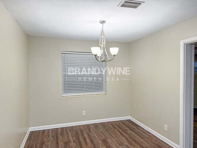 Building Photo - 6011 Meadow Ln