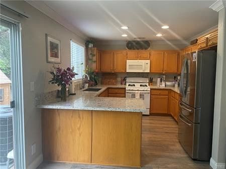 Building Photo - 130 Tamarack Dr