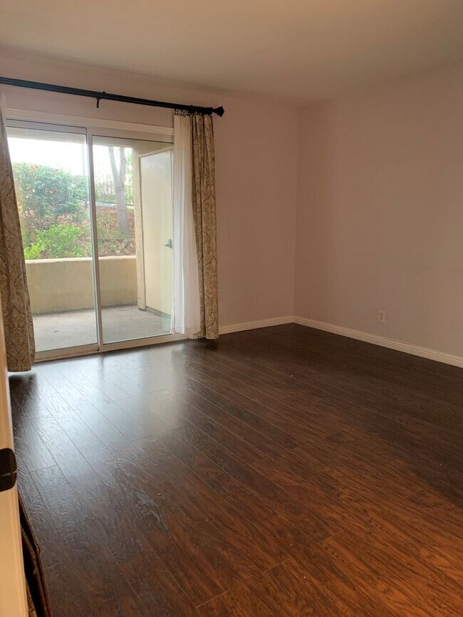 Foto del edificio - RENT READY BEAUTIFUL LOWER 1BD/1BTH CONDO