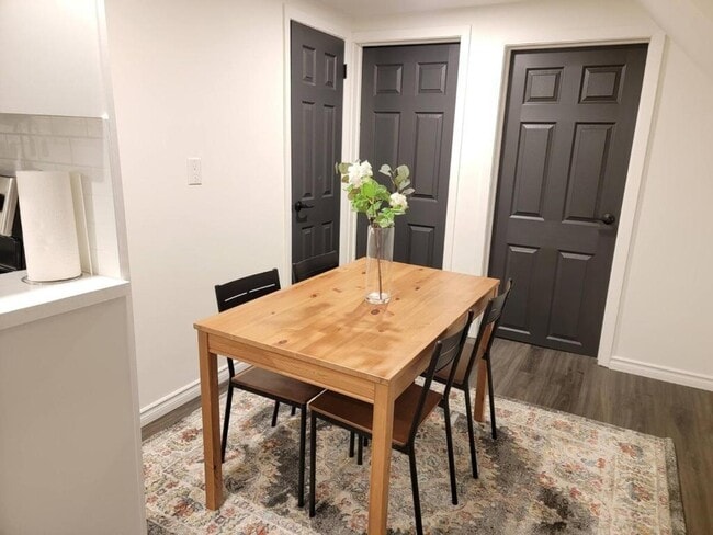 Building Photo - 186 Crowland Ave