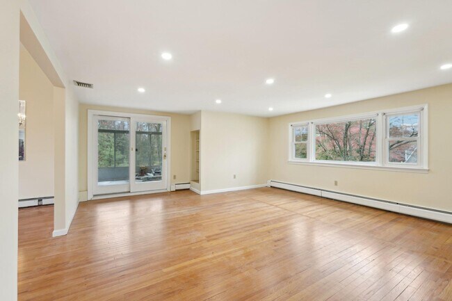 Foto del edificio - 278 Ehrhardt Rd
