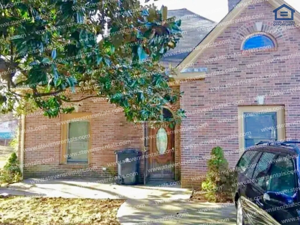 Primary Photo - 2315 Wilson Ave
