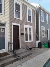 Building Photo - 142 N Newberry St