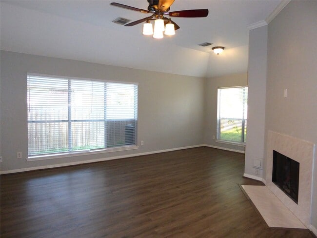 Building Photo - 6418 New World Dr