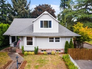 Building Photo - 9625 SW Frewing St