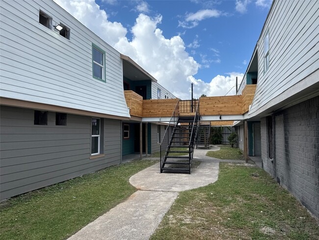Building Photo - 2434 Lidstone St
