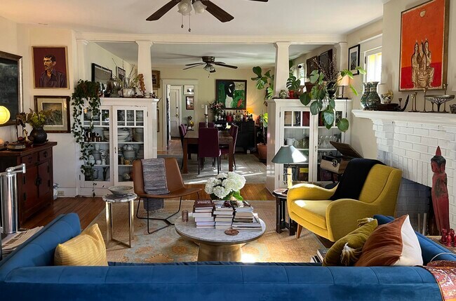 living / dining room looking toward kitchen - 1125 E End Ave