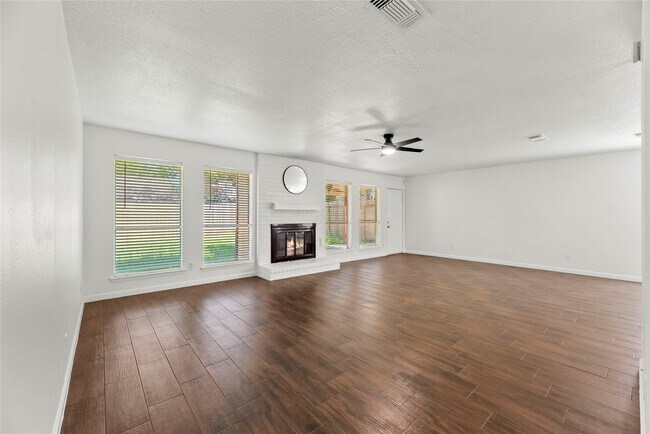 Foto del edificio - 15362 Meadow Village Dr