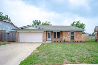 Building Photo - 742 W Juniper Dr