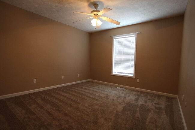 Building Photo - 2 Bed/2.5 Bath at Donahue Crossing Available!