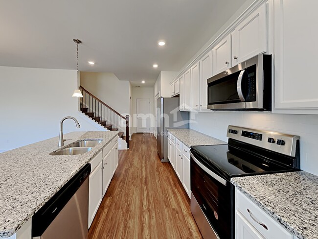 Building Photo - 2409 Garrett Prk Dr