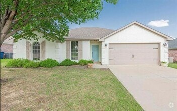 Building Photo - 352 Howard Way Dr