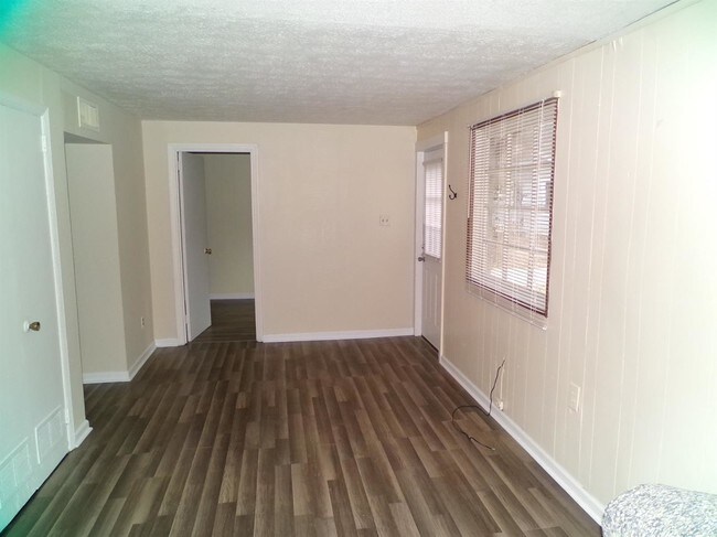 Building Photo - 368 Wallace Ave