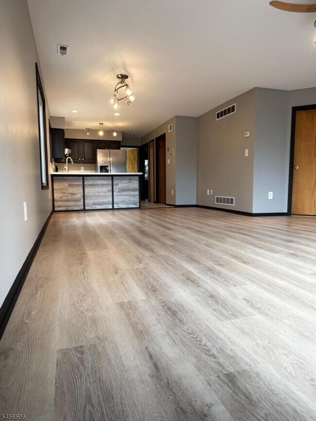 Foto del edificio - 226 Maple Ave