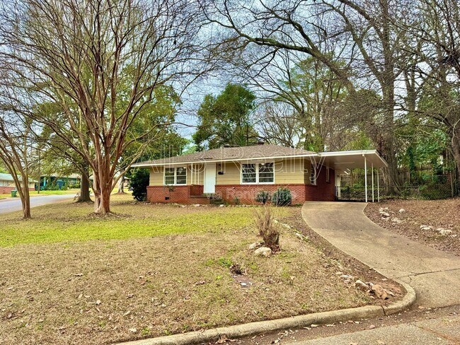 Building Photo - 3346 Vermont Dr