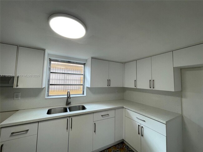 Foto del edificio - 3500 E 6th Ave