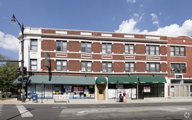 Building Photo - 1350 W Devon Building