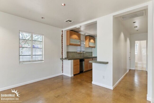 Foto del edificio - Charming 2Bdm 2Ba Home with Modern ADU in Uptown Phoenix!