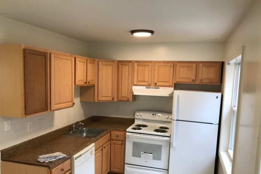 Kitchen - 1345 Morris Rd SE