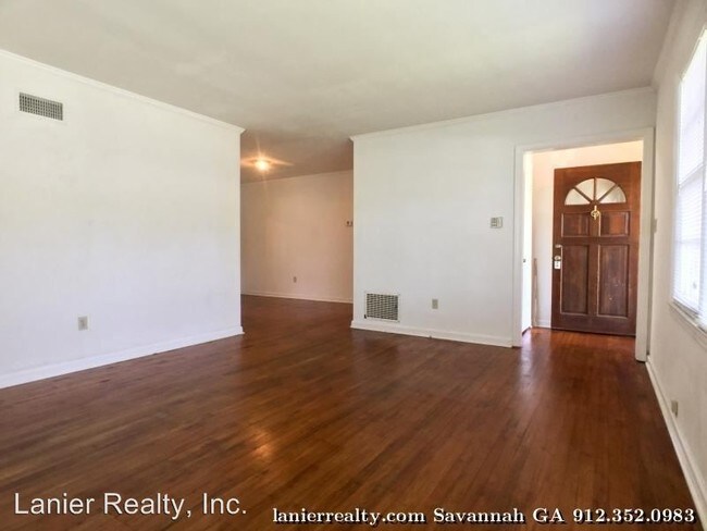 Building Photo - 3 br, 1 bath House - 1423 E 40th St
