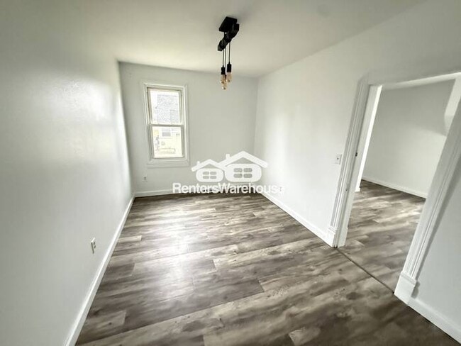 Building Photo - Available now - Updated Victorian near downtown New Prague!