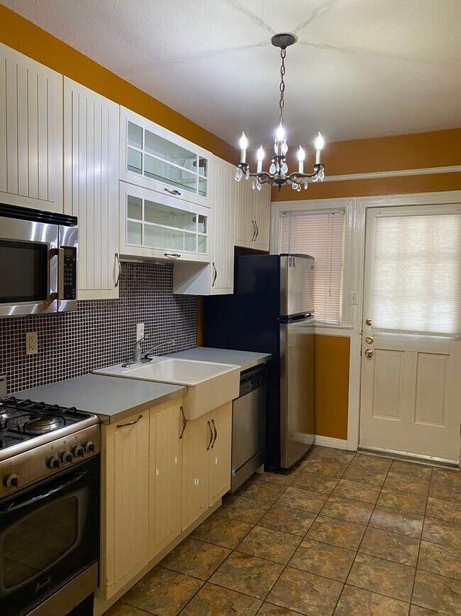 Foto del edificio - 268 E Lullwood Ave