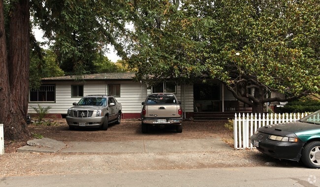 Building Photo - 42 Azalea Dr