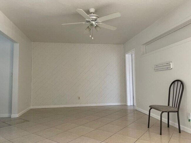 Building Photo - 2 bedroom in Hollywood FL 33020