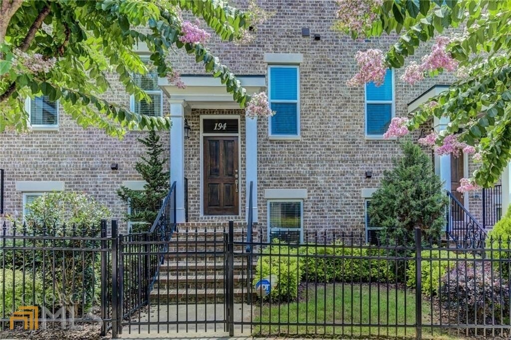Primary Photo - 194 Central Park Cir NE