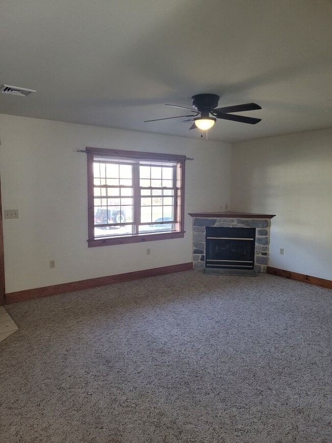 Building Photo - 227 Spencer Ave