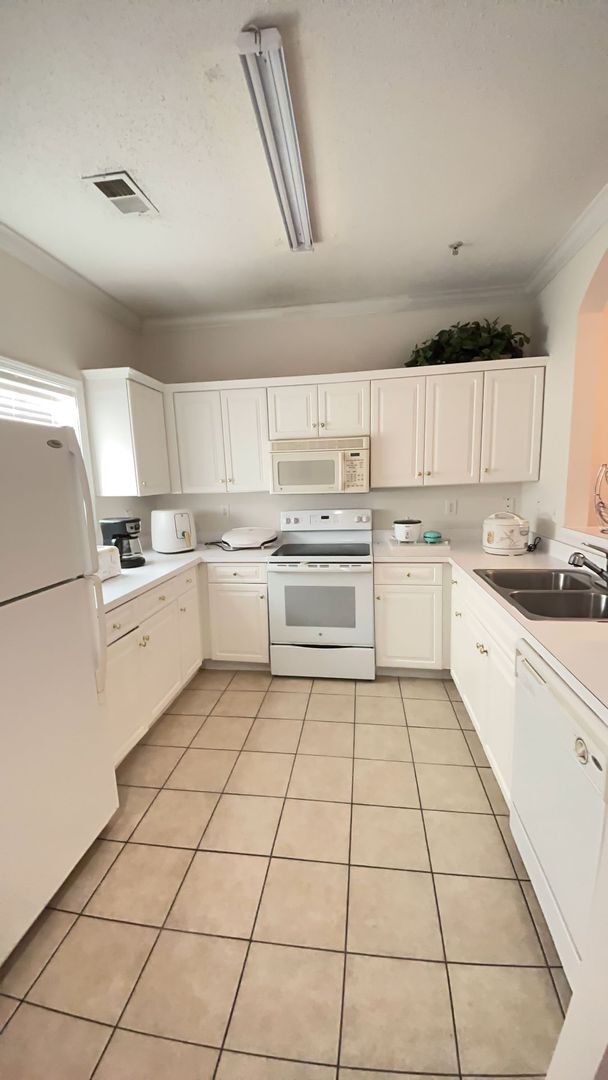 Foto del edificio - 1st Floor Fully Furnished Condo in Berkshire Forest