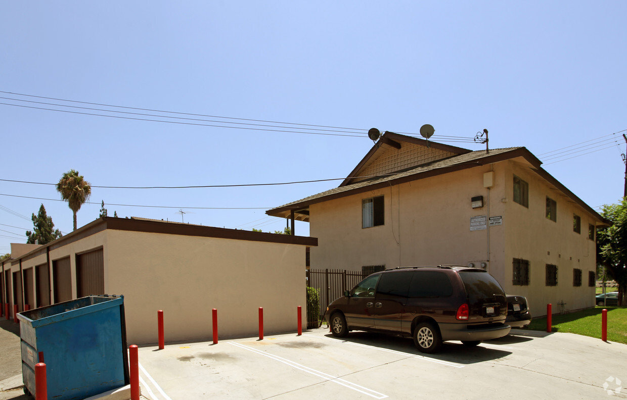 Building Photo - 205 Orangewood Ave