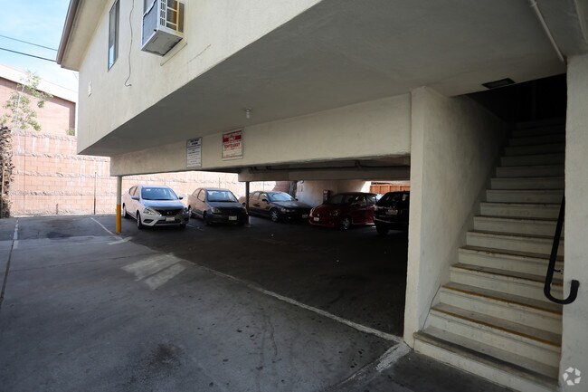 Foto del edificio - 4817 Rosewood Ave