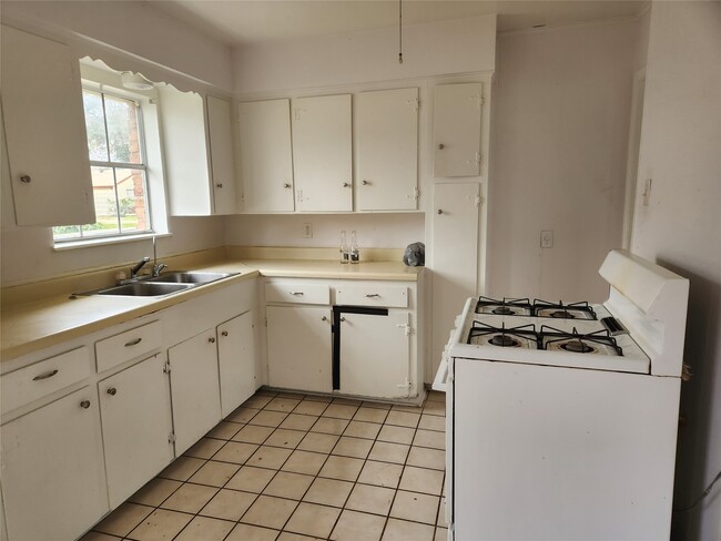 Building Photo - 7422 Amelia Rd