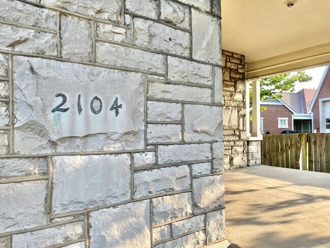 Foto del edificio - 2106b Acklen Ave