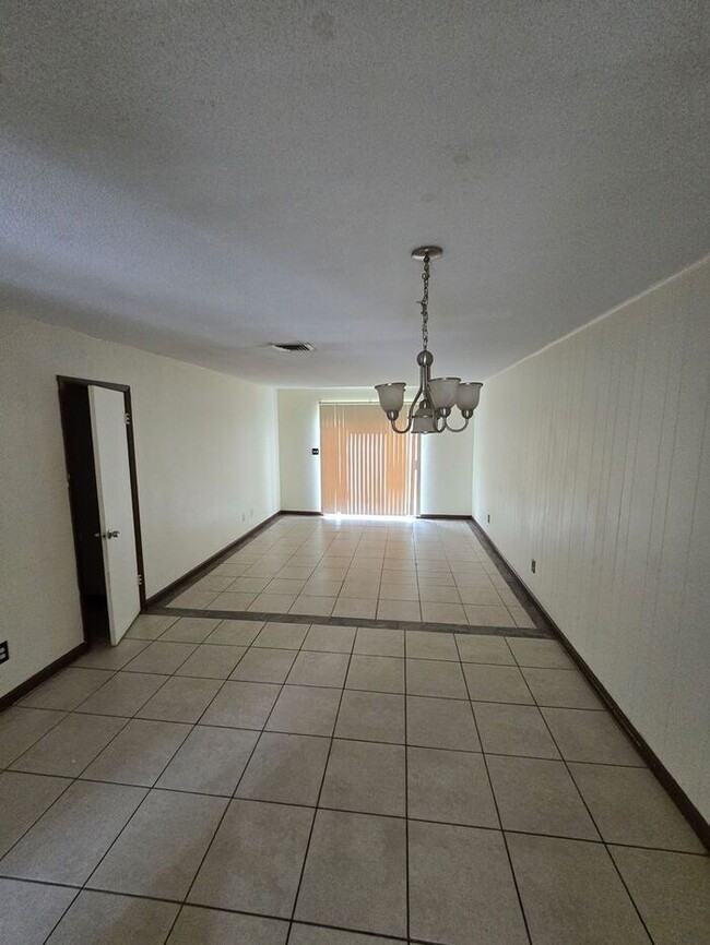 Foto del edificio - 2bedrooms 1.5Baths Townhome/Condo Availabl...