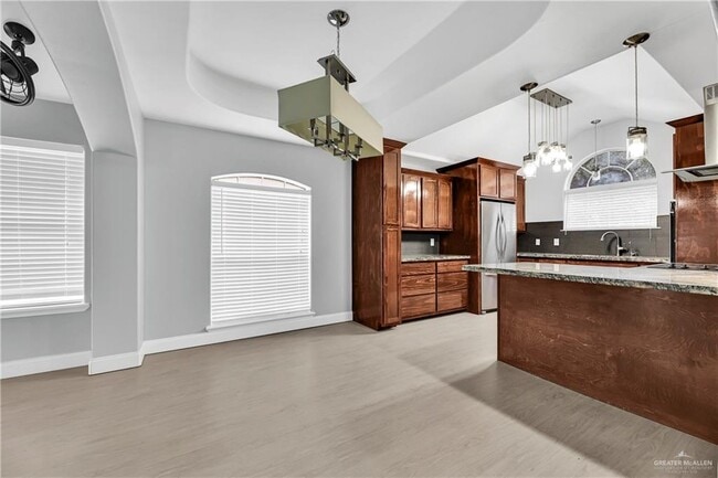 Foto del edificio - 13 Quamasia Ave